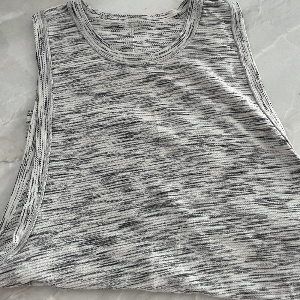 Lululemon Cropped Muscle Tee